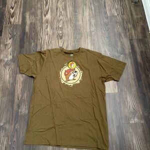 Buc-ee’s Olive Graphic Tee